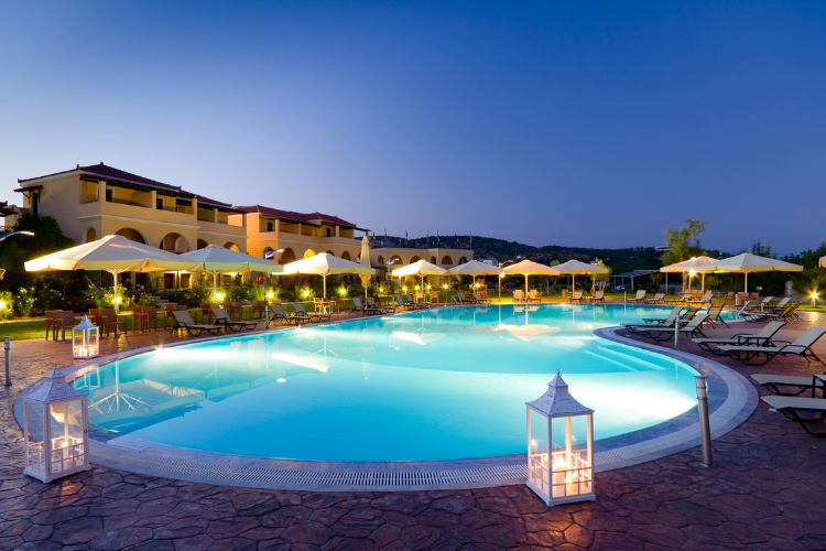 7 Expert Ways to Save on Your Next Hotel Stay 3 Hotel Pool